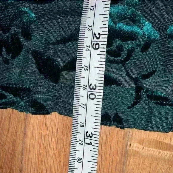 Women’s Plus Velvet Smocked Bust Flowy Floral Holiday Blouse Size 2X - Picture 11 of 11